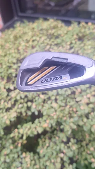 Juego de hierros Wilson Ultra XD + Putter + Bolsa
