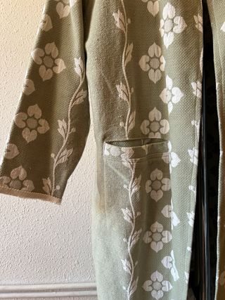 Chaqueta larga estampada floral tipo caftán