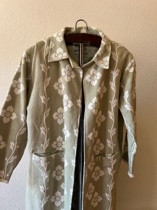 Chaqueta larga estampada floral tipo caftán