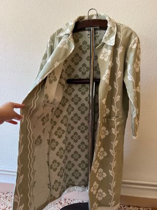 Chaqueta larga estampada floral tipo caftán