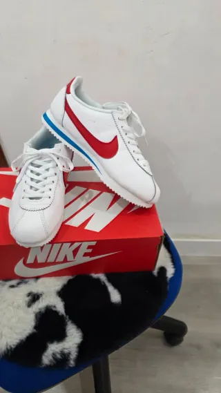 Zapatillas Nike Cortez Blancas y Rojas