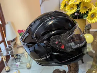 Casco de moto negro MT Helmets