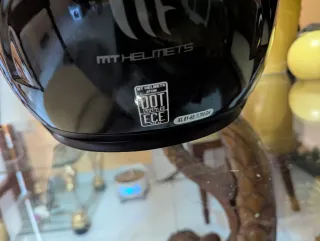 Casco de moto negro MT Helmets