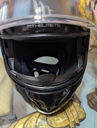 Casco de moto negro MT Helmets