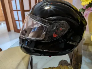 Casco de moto negro MT Helmets