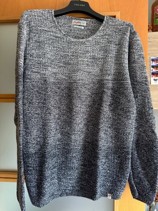 Jersey azul y gris Talla M Dos jerseys por 15€