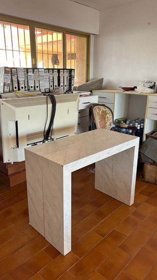 Mesa efecto mármol ajustable