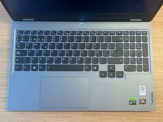 PORTÁTIL GAMING LENOVO LOQ 15ARP9 RYZEN7 24GB 4070