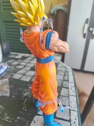 Action Figure Goku Super Saiyan 30cm