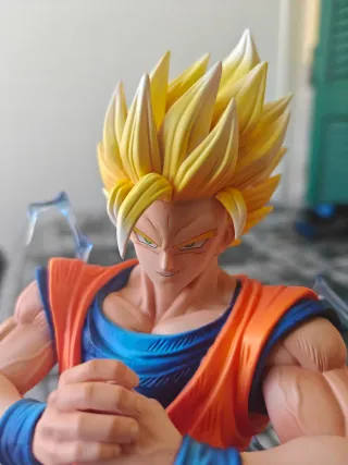Action Figure Goku Super Saiyan 30cm