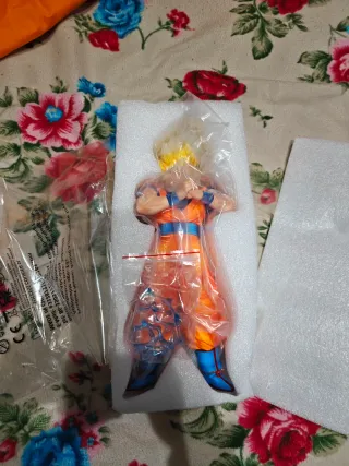 Action Figure Goku Super Saiyan 30cm