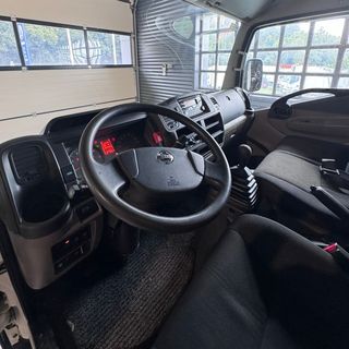 Nissan NT400 Cabstar Basculante / Volquete Chasis Largo