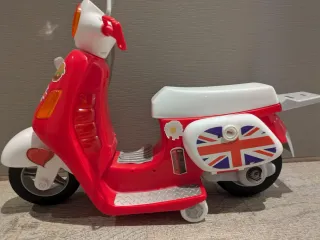 Moto Nancy Roja y Blanca. Con llave.