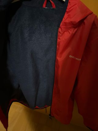 Chubasquero Quechua reversible rojo y azul