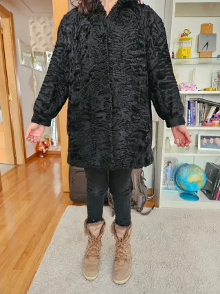 Chaquetón de astracán negro