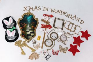 Atrezo y Vestuario Alicia País Maravillas