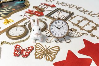 Atrezo y Vestuario Alicia País Maravillas