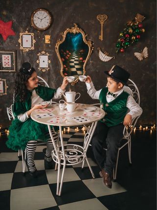 Atrezo y Vestuario Alicia País Maravillas