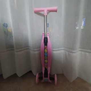 Patinete infantil 3 ruedas rosa. Sin estrenar