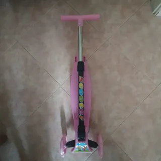 Patinete infantil 3 ruedas rosa. Sin estrenar