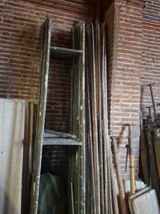 Andamio amarillo metálico