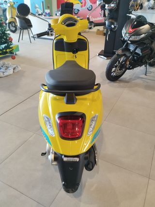 Vespa Primavera 50cc S Amarilla