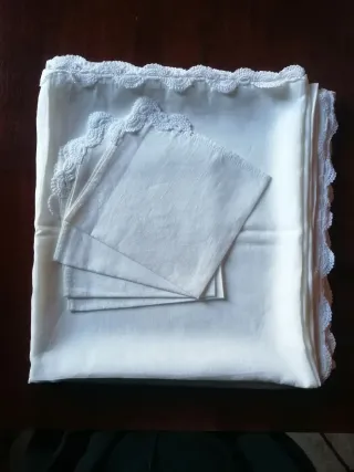 Tovaglia con bordo uncinetto