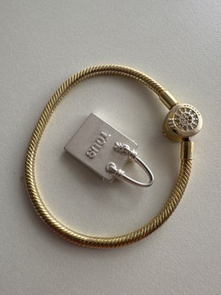 Pulseras Pandora con charms azules y plateados