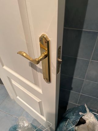 Puertas madera maciza lacada blanco