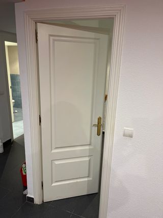 Puertas madera maciza lacada blanco