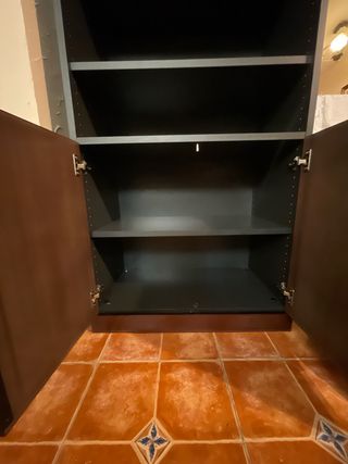 Estantería negra con puertas, aglomerado MDF