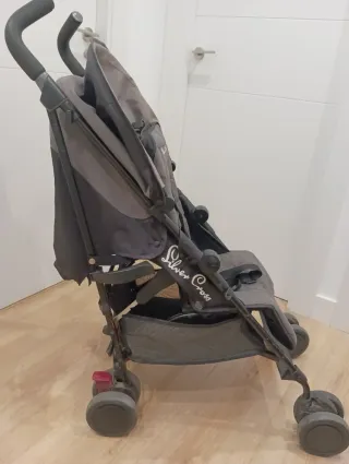 Silla de paseo Silver Cross gris