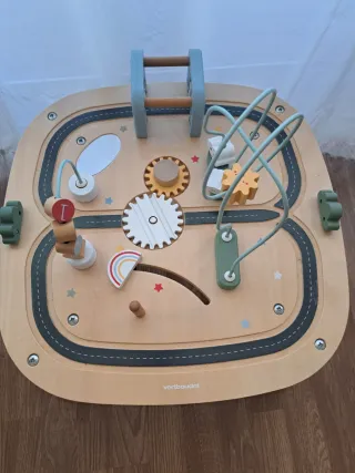 Mesa de juego infantil de madera