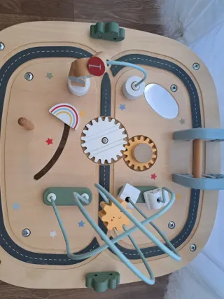 Mesa de juego infantil de madera