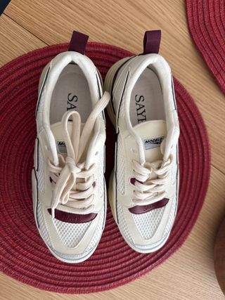 SAYE Sneakers Blancas Beige. Unisex.