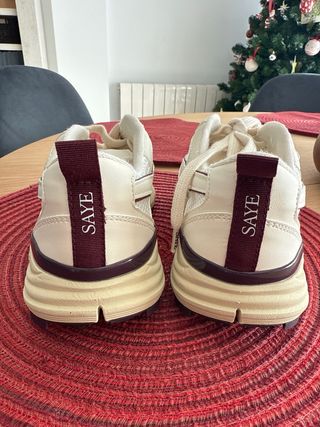 SAYE Sneakers Blancas Beige. Unisex.