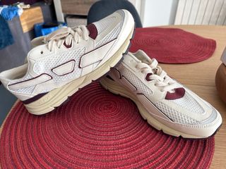 SAYE Sneakers Blancas Beige. Unisex.