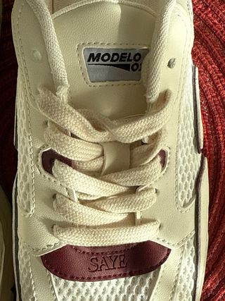 SAYE Sneakers Blancas Beige. Unisex.