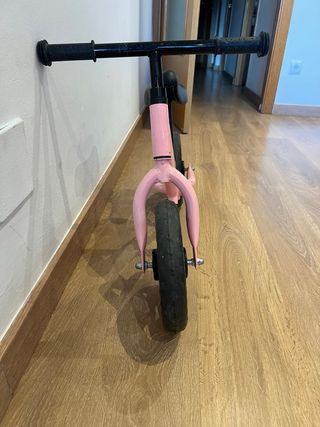 Bicicleta sin pedales rosa
