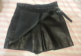 Falda pantalón cuero negra T.10