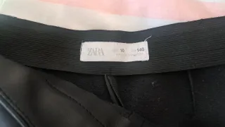 Falda pantalón cuero negra T.10