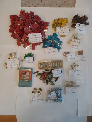 Lote de fusibles de coche y varios