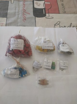 Lote de fusibles de coche y varios