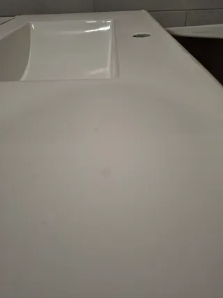 3 Lavabos de baño blancos con taras