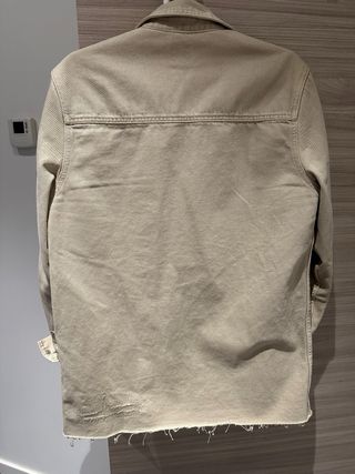 Cazadora vaquera Zara beige