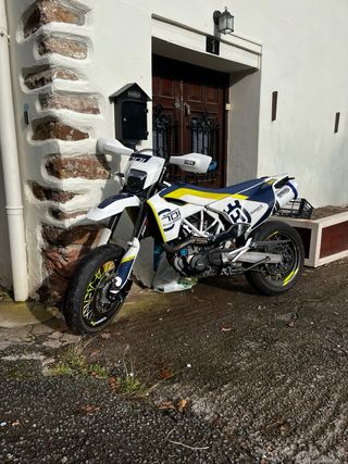 Husqvarna 701 SM Supermoto