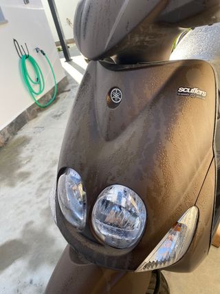 Moto Yamaha 50cc + 2 Cascos