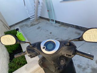 Moto Yamaha 50cc + 2 Cascos