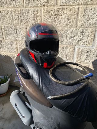 Moto Yamaha 50cc + 2 Cascos