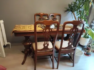 Mesa de madera maciza tallada a mano con 4 sillas
